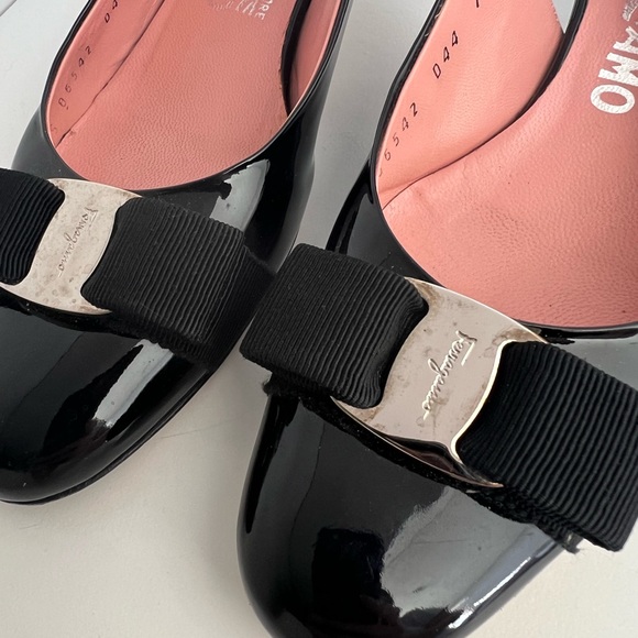 Salvatore Ferragamo Vara Bow Kitten Heel Slingback 7.5 AA - Picture 3 of 10